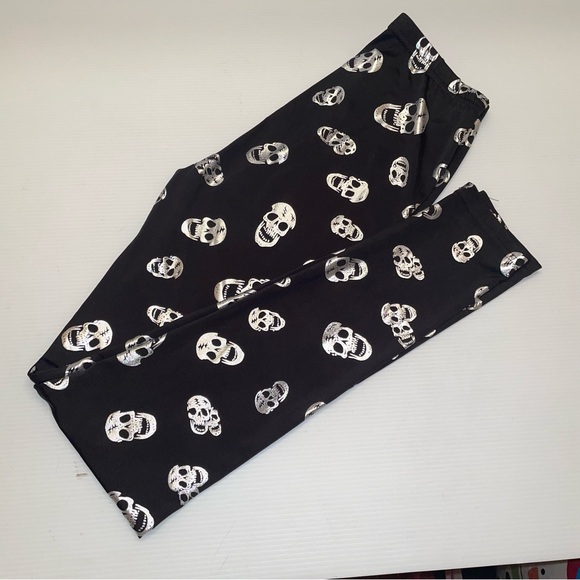 Yobi Junior Silver metallic Skulls on Black semi shiny Leggings - Picture 5 of 11